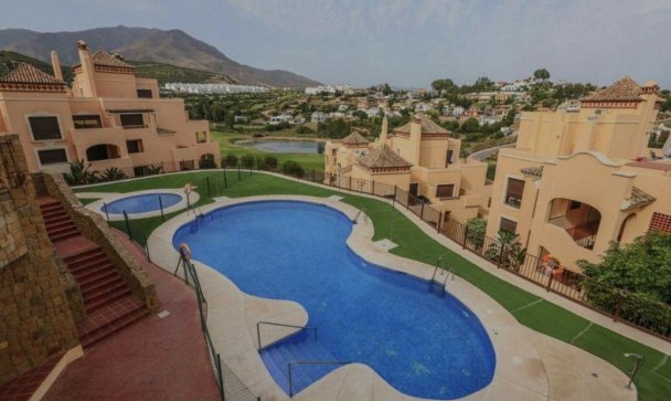 apartment - Resale - Estepona - Valle Romano