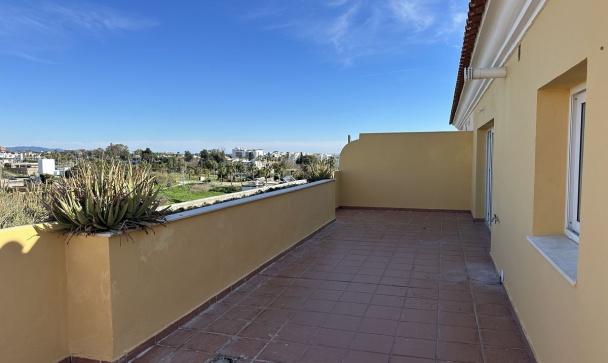 apartment - Wiederverkauf - Estepona - Estepona Centro