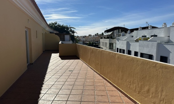 apartment - Wiederverkauf - Estepona - Estepona Centro