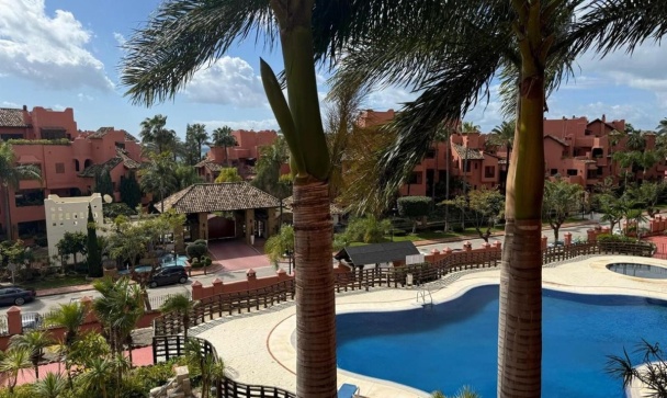 apartment - Wiederverkauf - Estepona - Estepona Centro