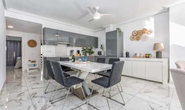 apartment - Wiederverkauf - Marbella - Nueva Andalucía