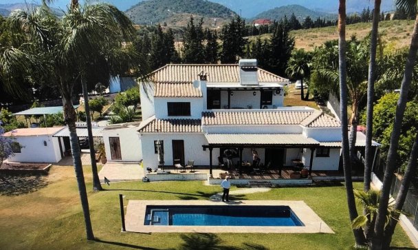 Country house - Resale - Estepona - Estepona Centro