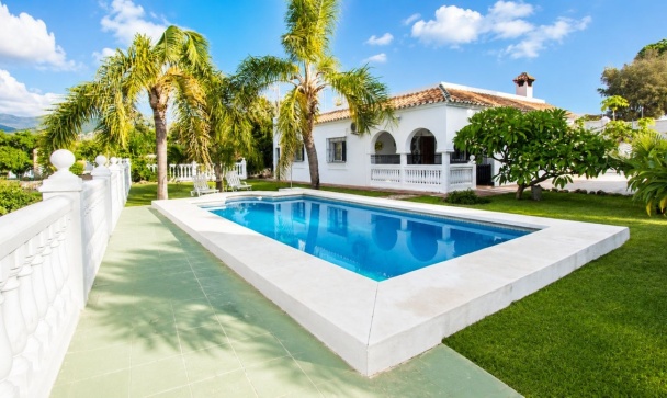 Country house - Resale - Estepona - Estepona Centro