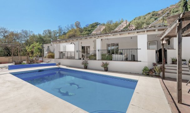 Country house - Wiederverkauf - Estepona - Estepona Centro