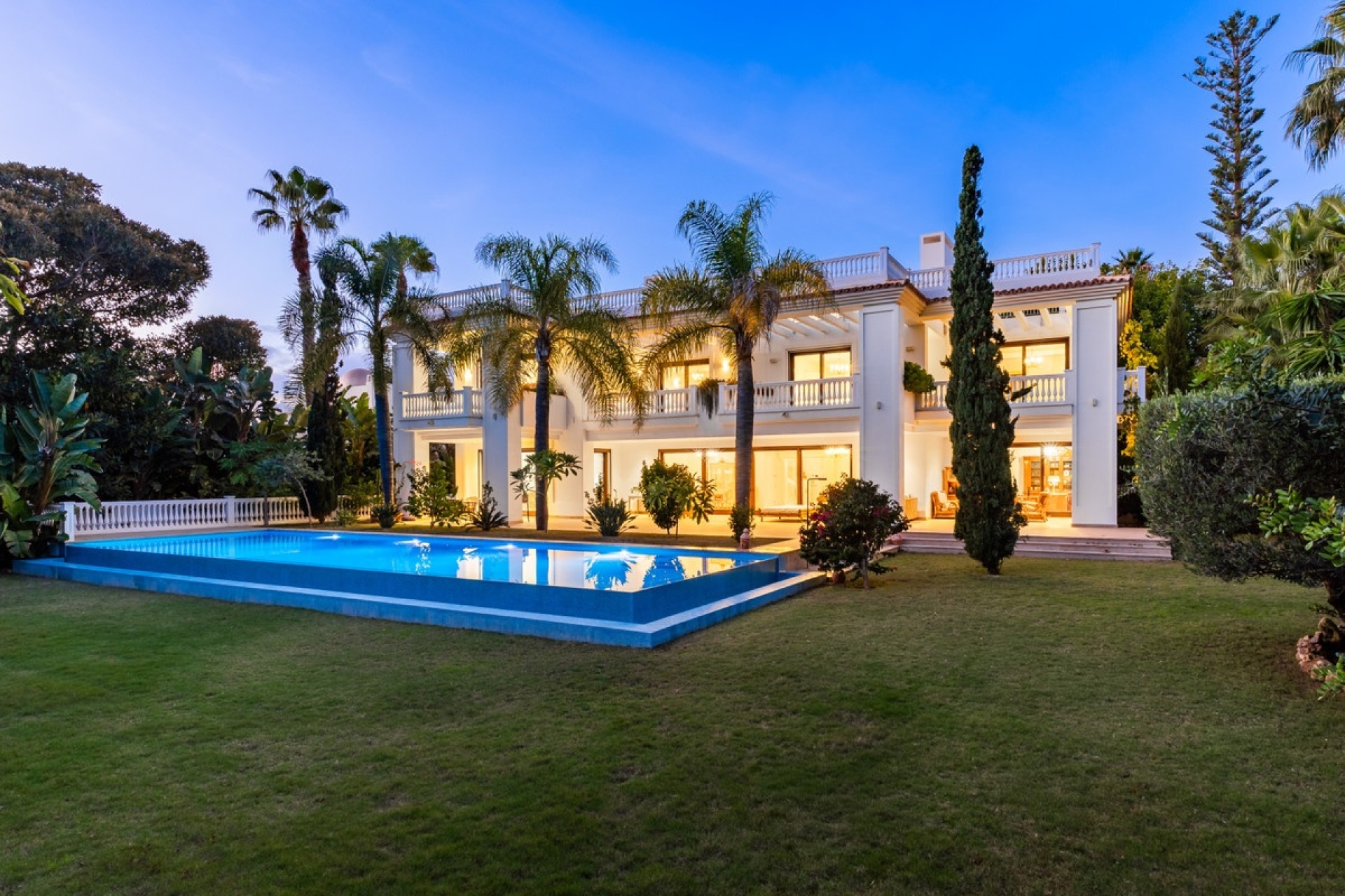 Neue Gebäude - Villa - Estepona - Estepona Centro