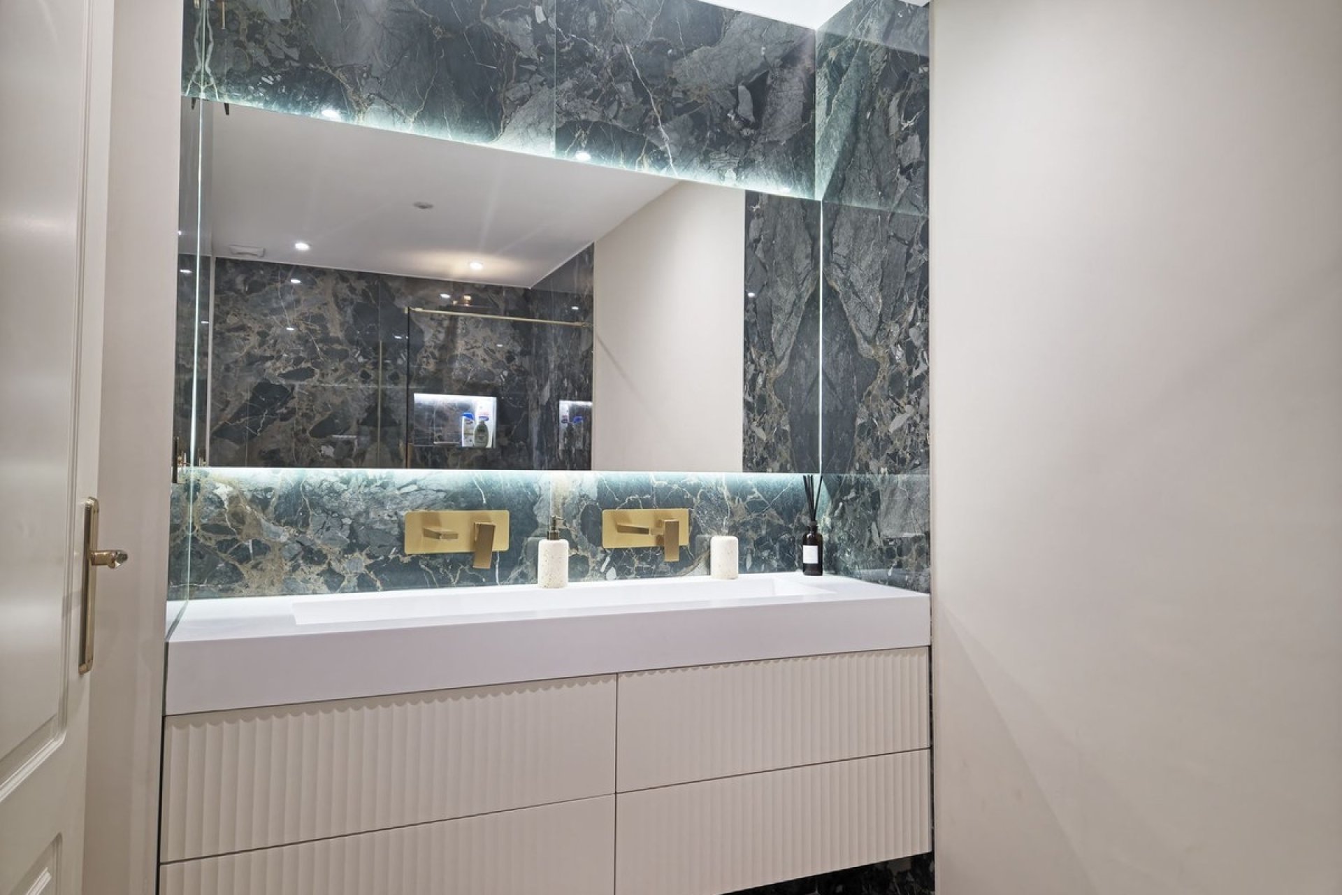 Resale - apartment - Benahavís - Benahavís Centro