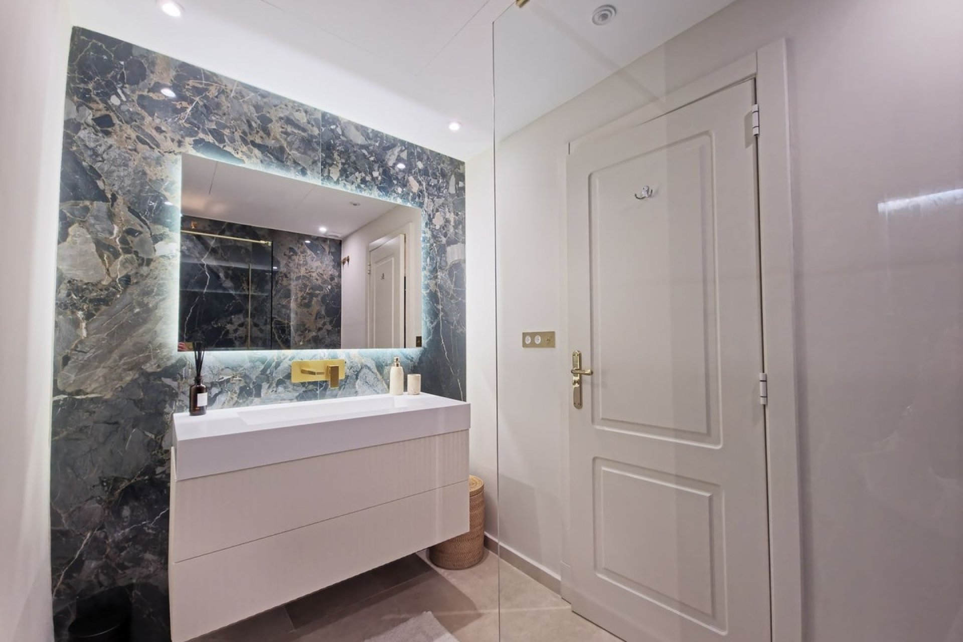 Resale - apartment - Benahavís - Benahavís Centro