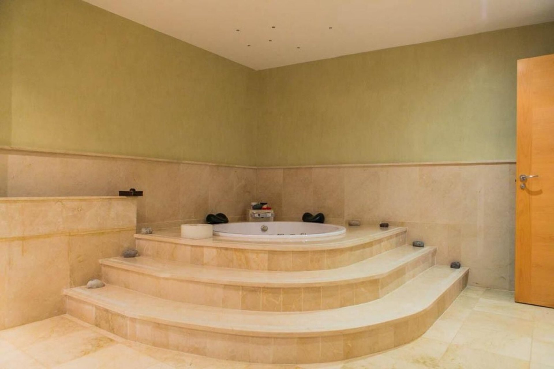 Resale - apartment - Benahavís - Benahavís Centro