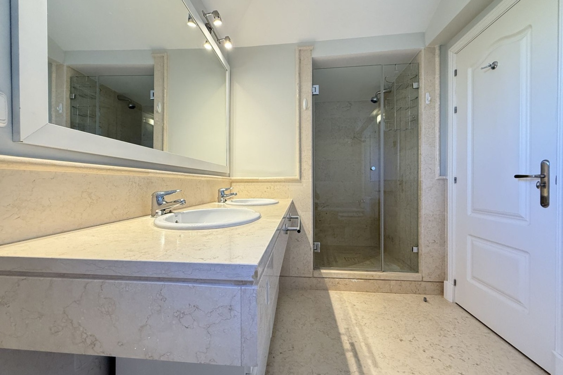 Resale - apartment - Benahavís - Benahavís Centro
