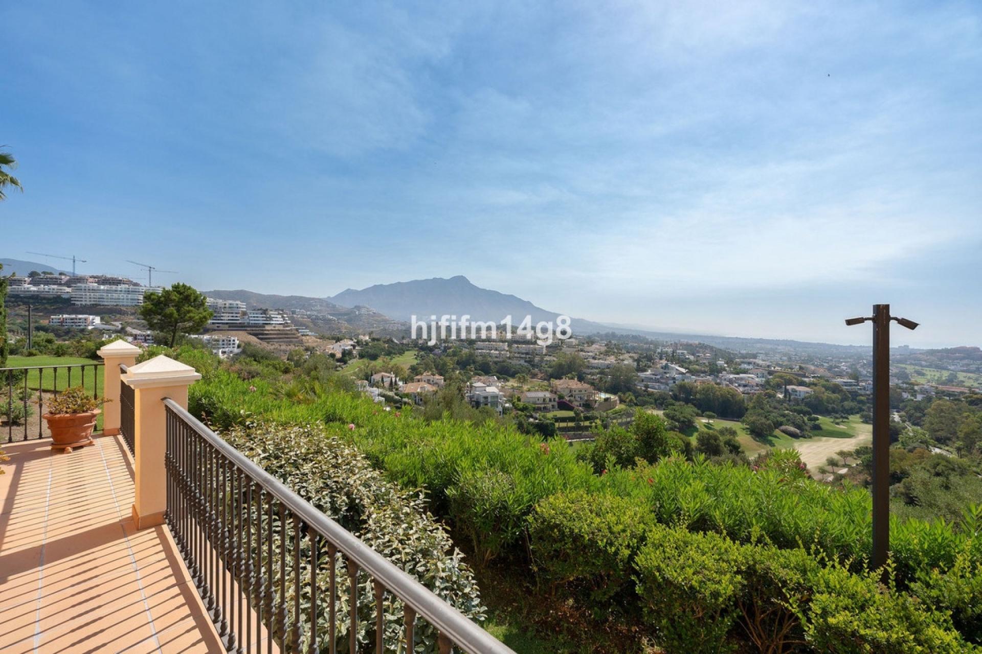 Resale - apartment - Benahavís - Benahavís Centro