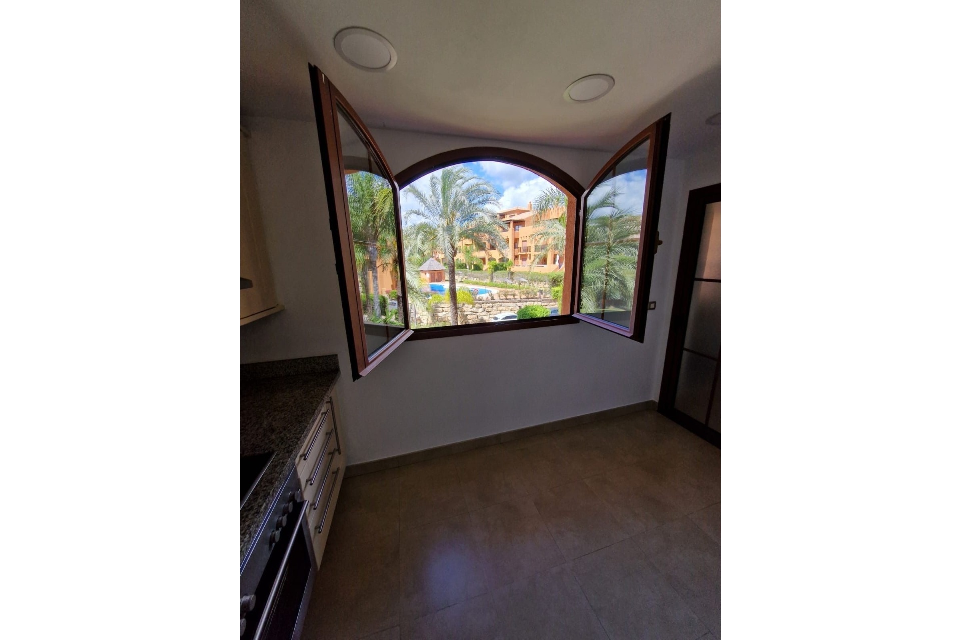 Resale - apartment - Benahavís - Benahavís Centro