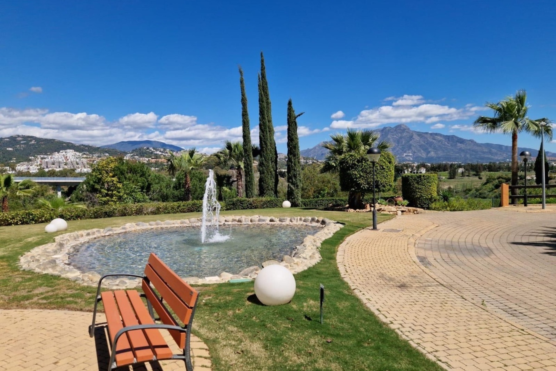 Resale - apartment - Benahavís - Benahavís Centro