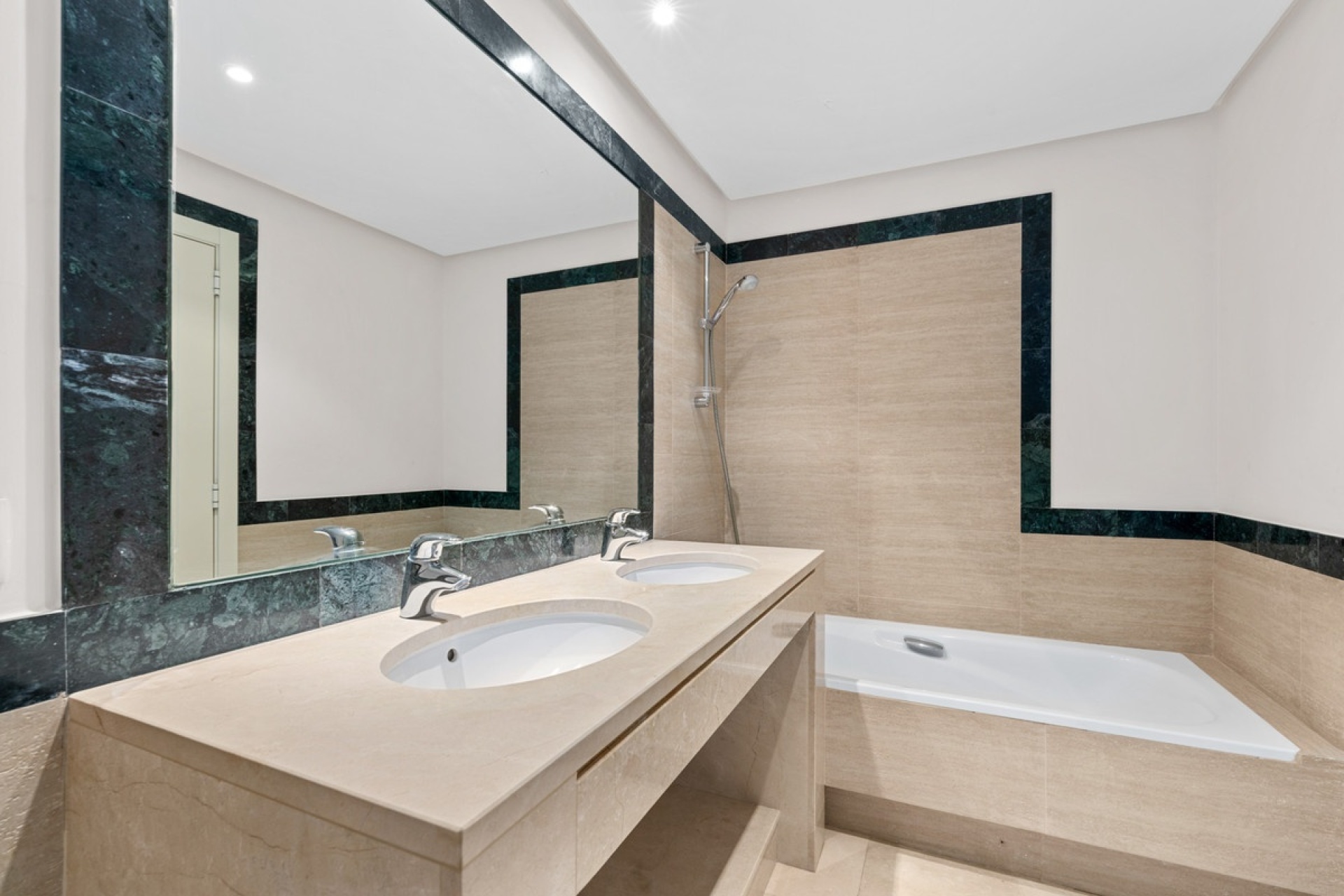 Resale - apartment - Benahavís - Benahavís Centro