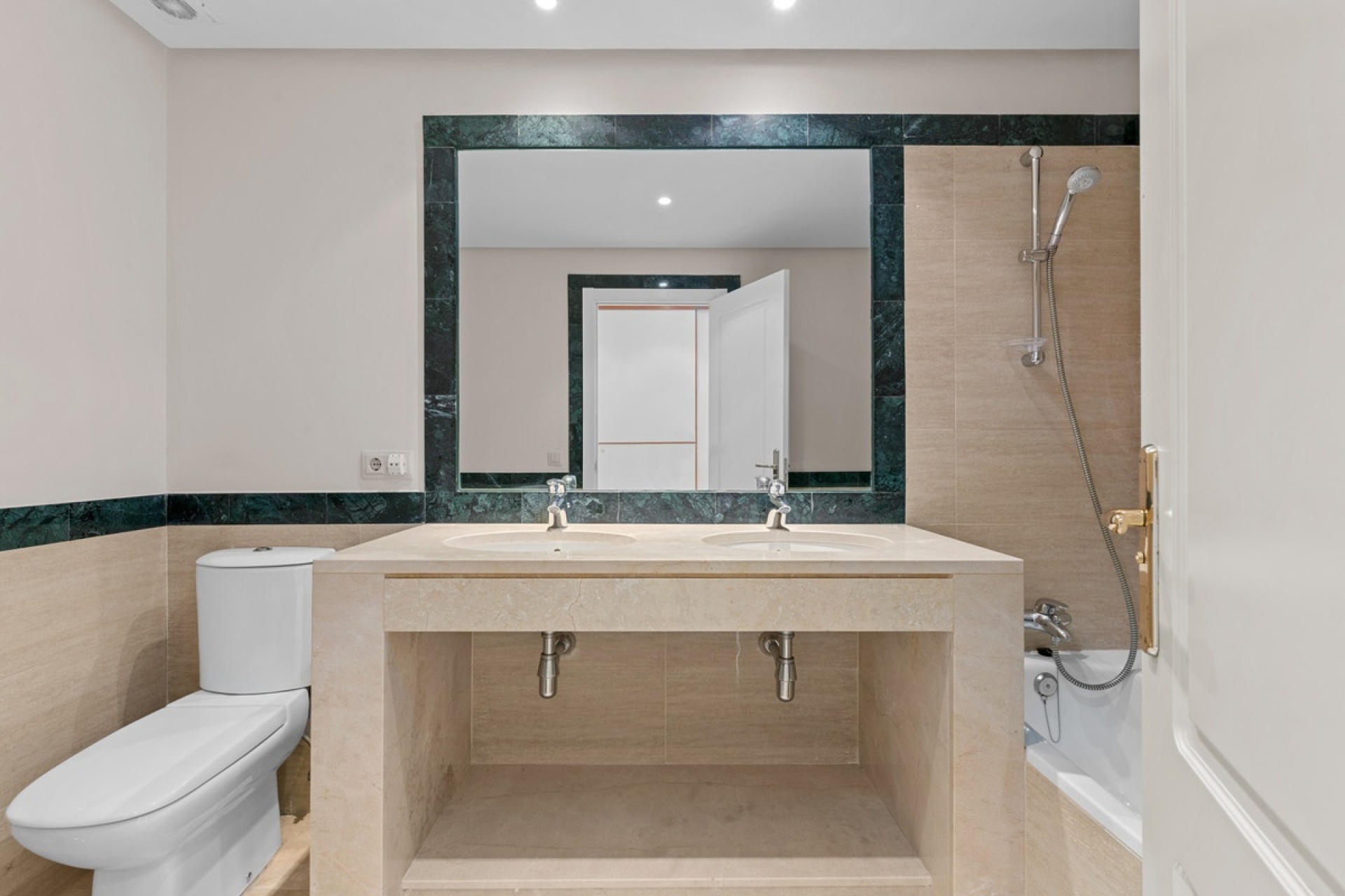 Resale - apartment - Benahavís - Benahavís Centro