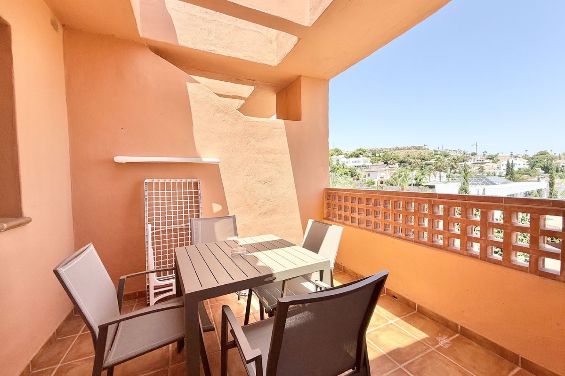 Resale - apartment - Benahavís - Benahavís Centro