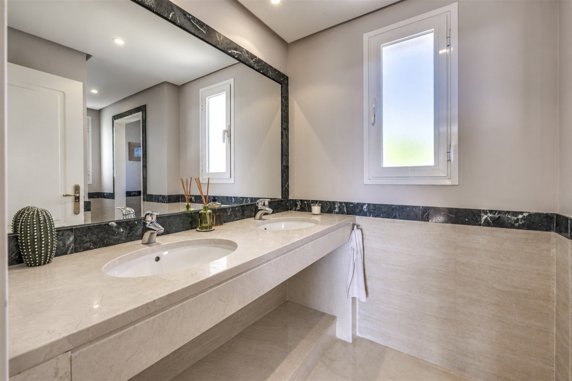 Resale - apartment - Benahavís - Benahavís Centro