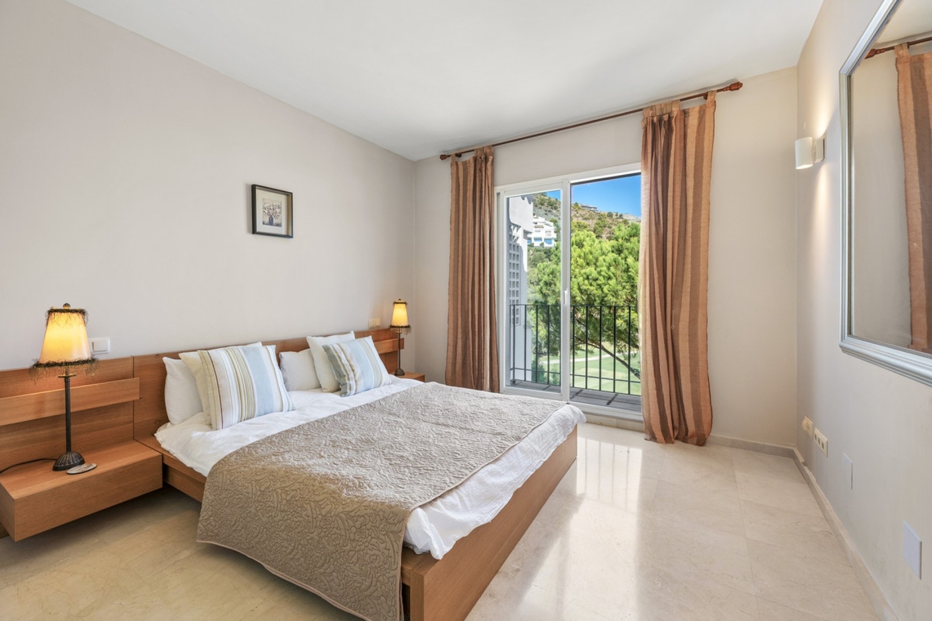 Resale - apartment - Benahavís - Benahavís Centro