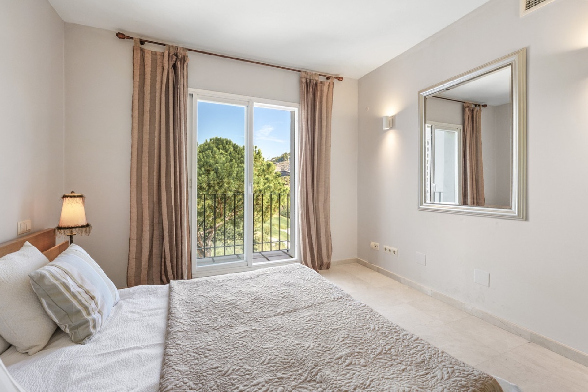 Resale - apartment - Benahavís - Benahavís Centro