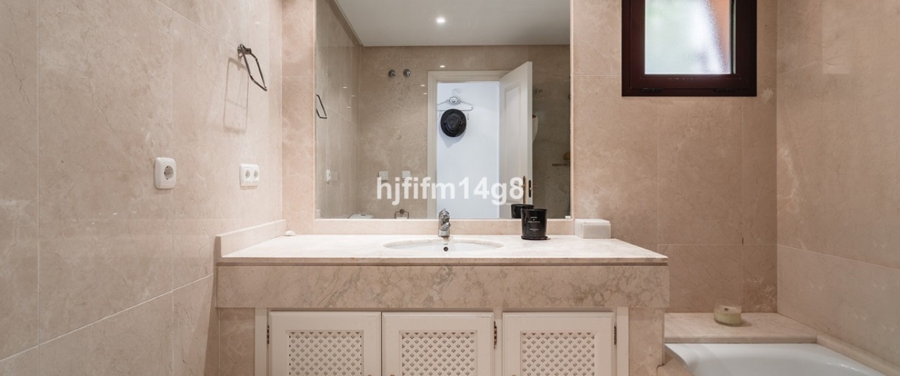 Resale - apartment - Benahavís - Benahavís Centro