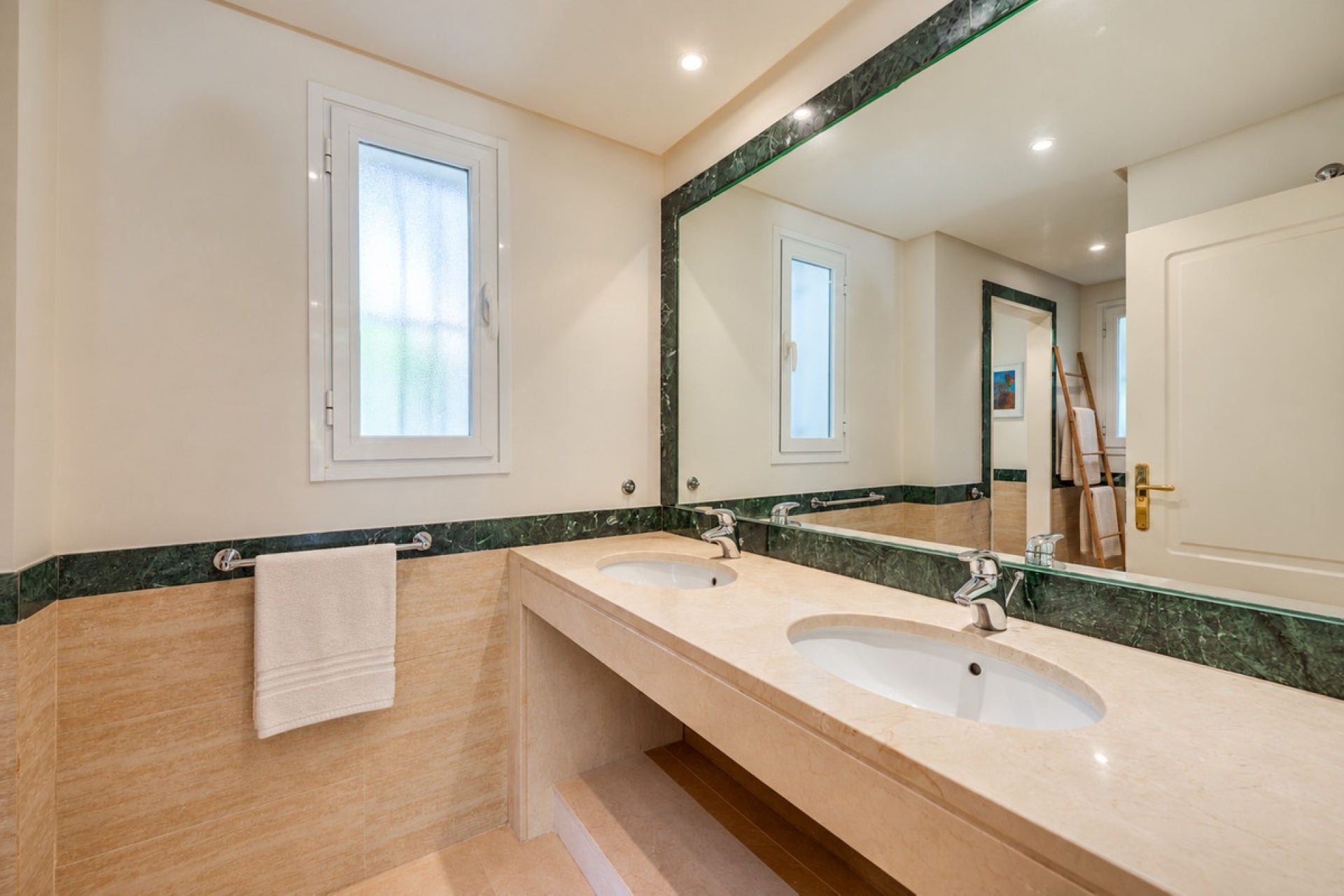 Resale - apartment - Benahavís - Benahavís Centro