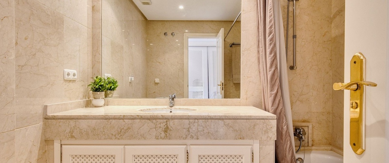 Resale - apartment - Benahavís - Benahavís Centro