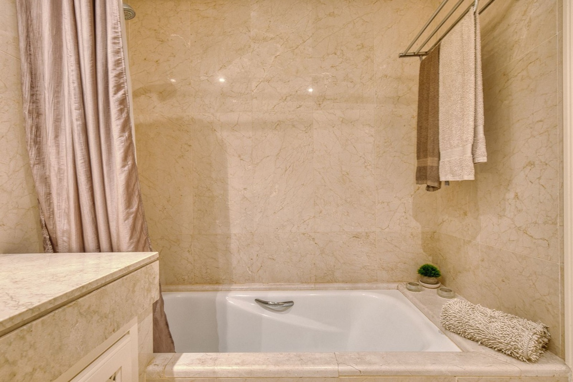 Resale - apartment - Benahavís - Benahavís Centro