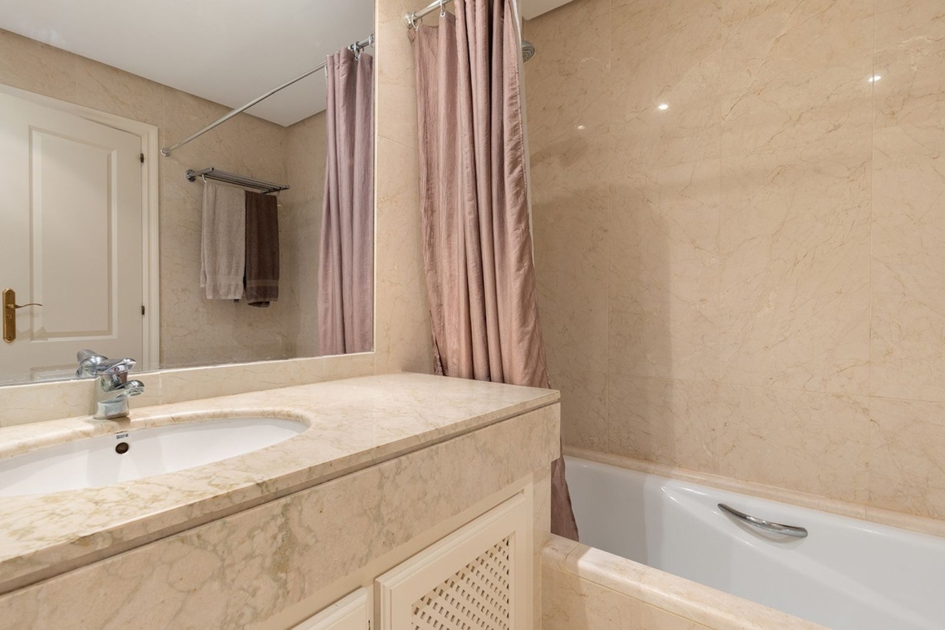 Resale - apartment - Benahavís - Benahavís Centro