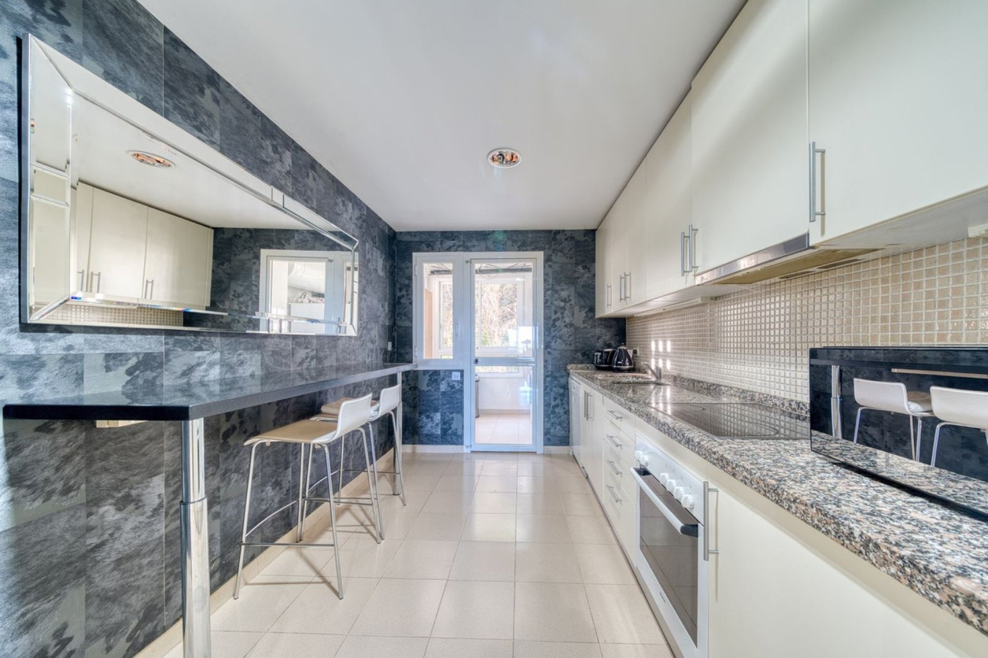 Resale - apartment - Benahavís - La Quinta