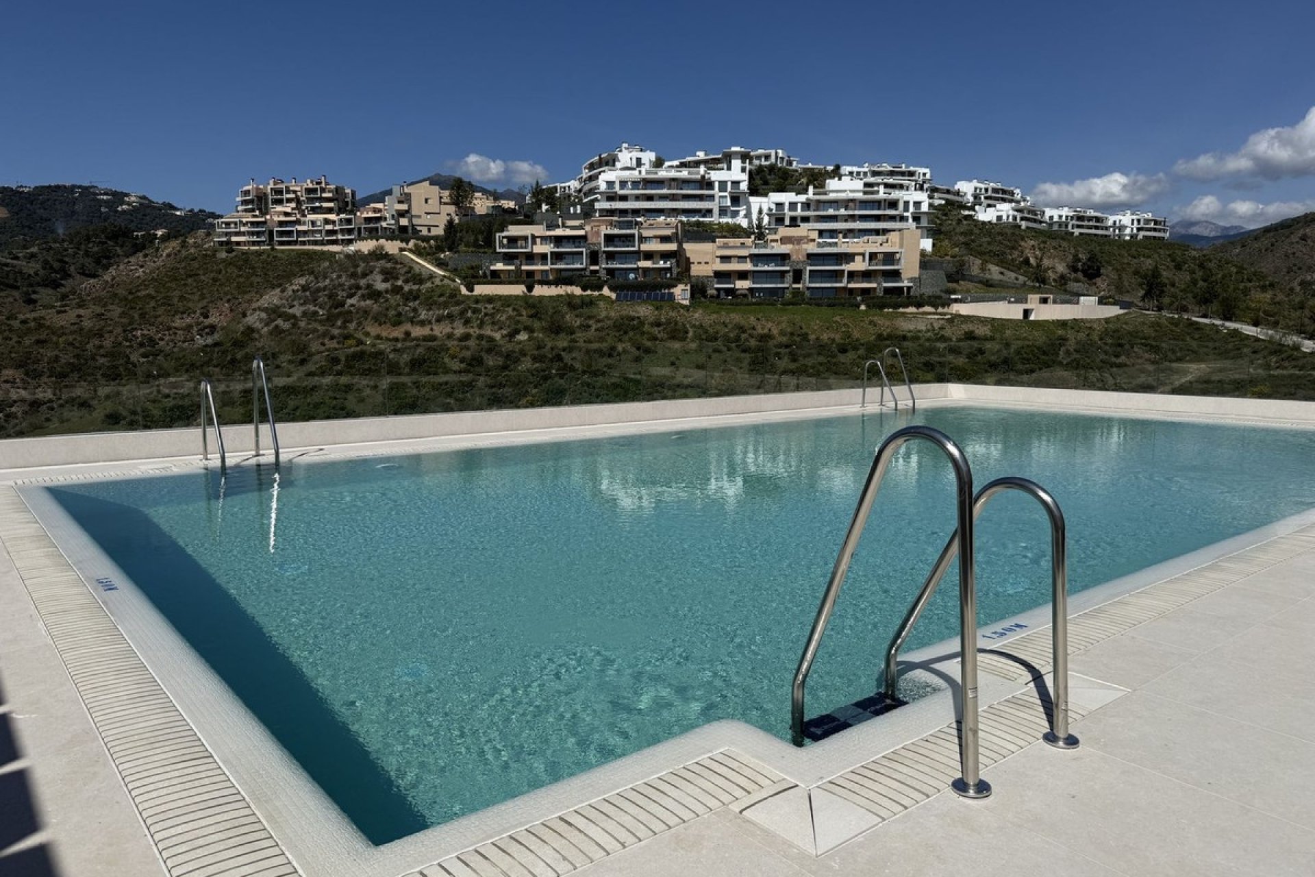 Resale - apartment - Benahavís - La Quinta
