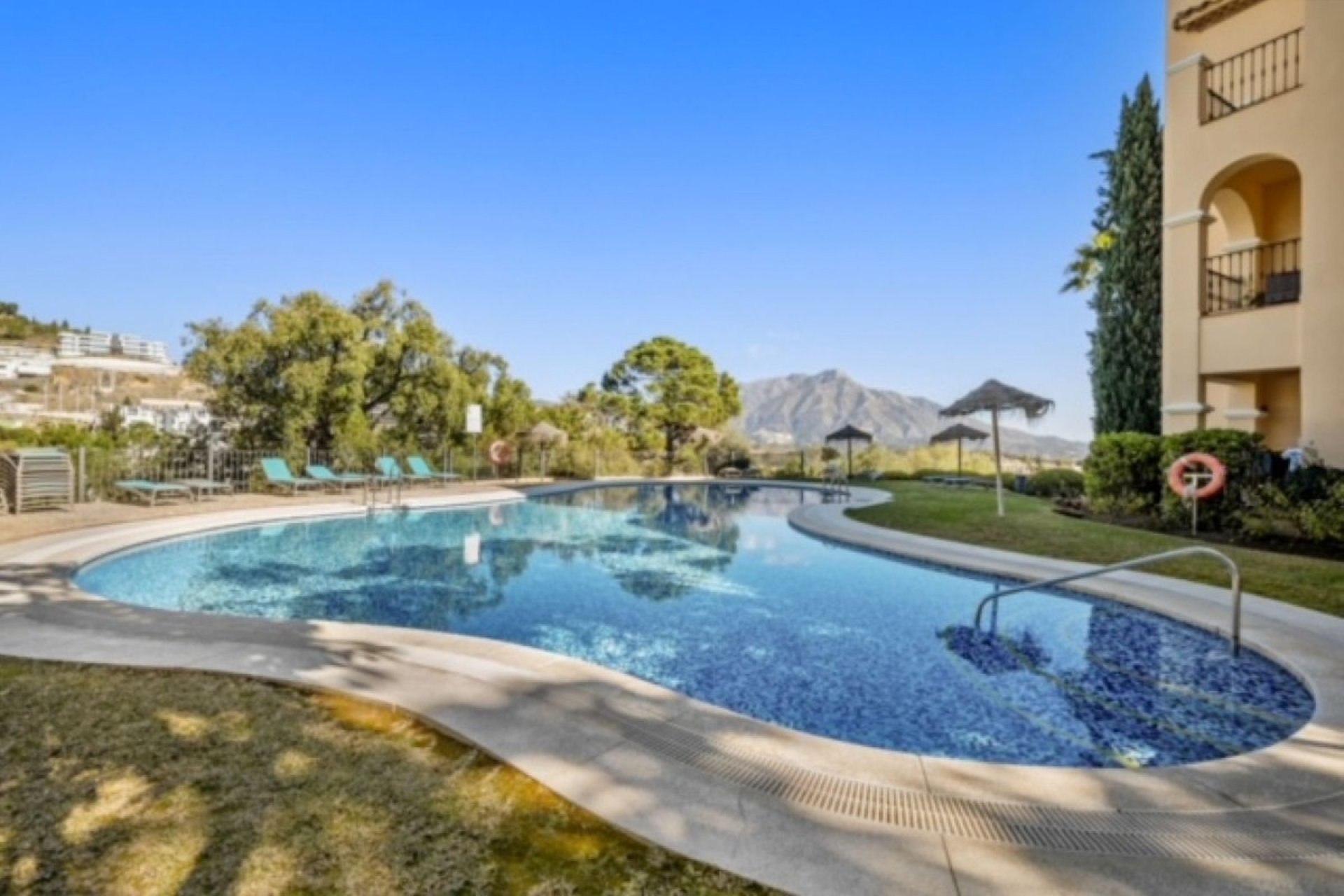 Resale - apartment - Benahavís - La Quinta