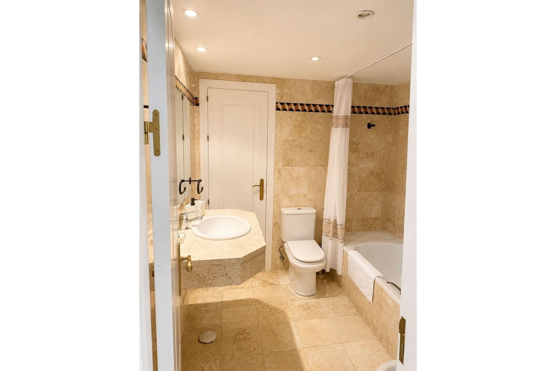 Resale - apartment - Benahavís - La Quinta