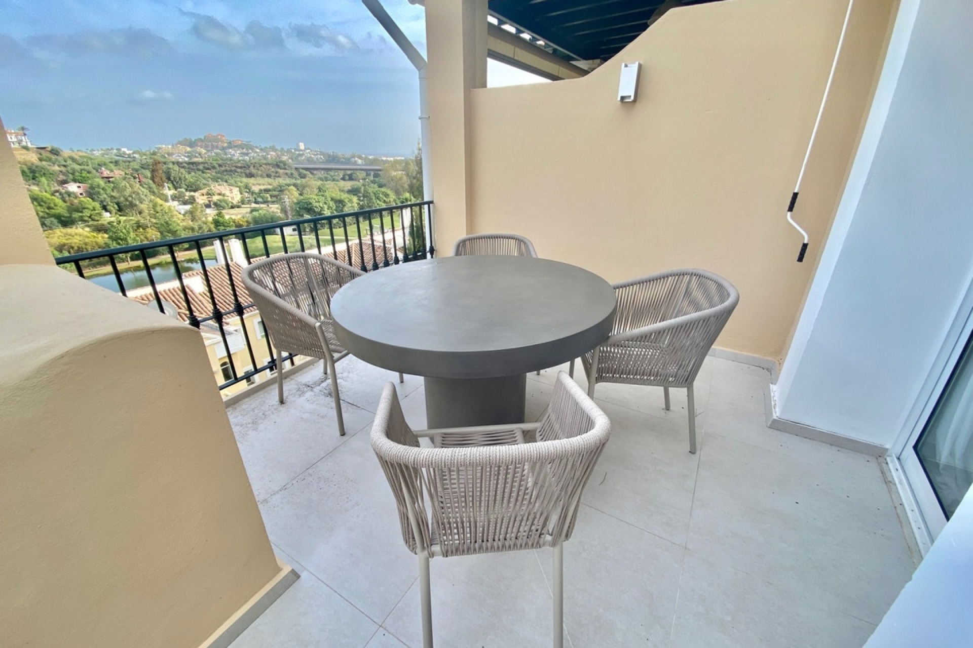 Resale - apartment - Benahavís - La Quinta