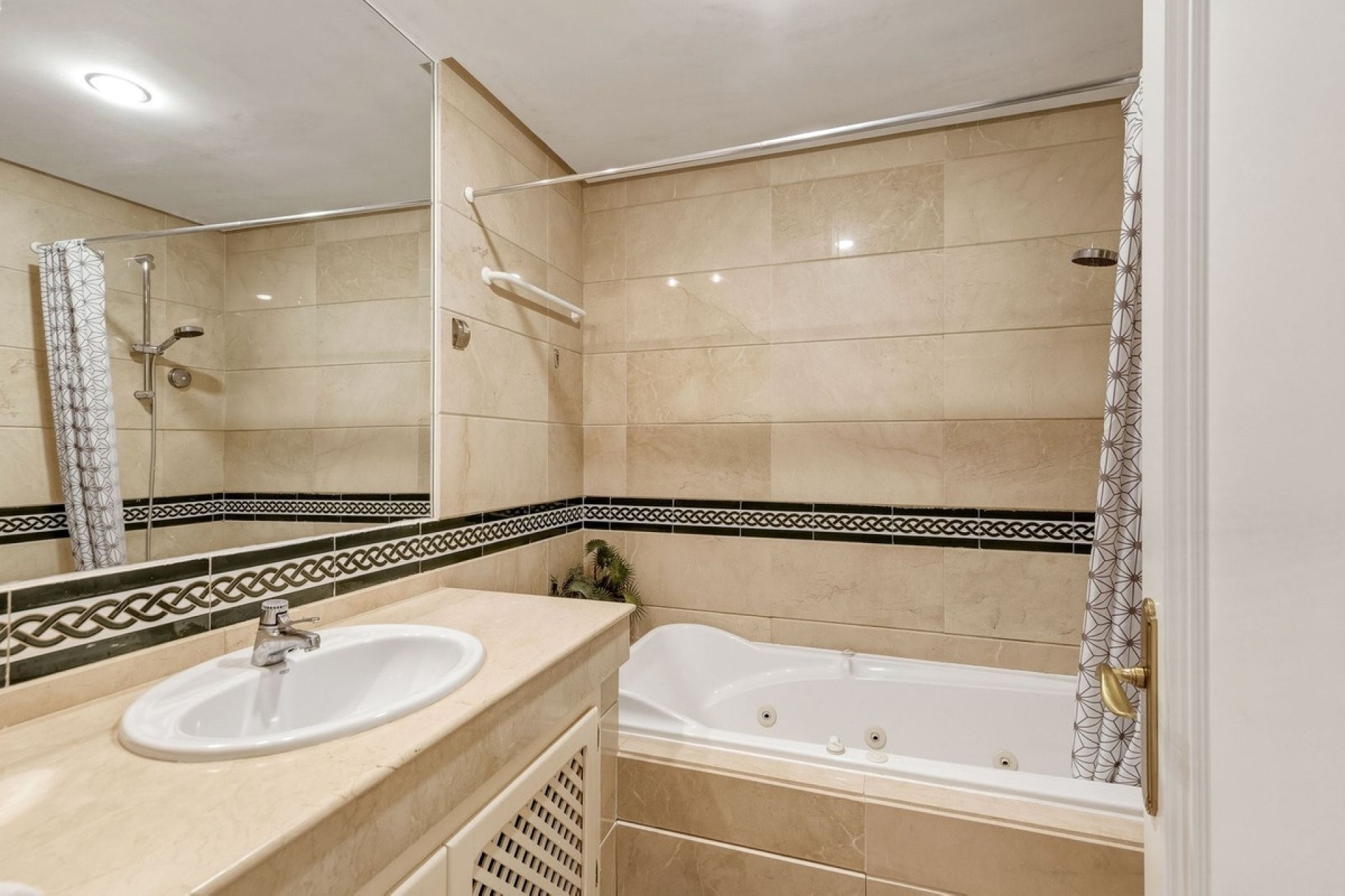 Resale - apartment - Benahavís - Los Arqueros