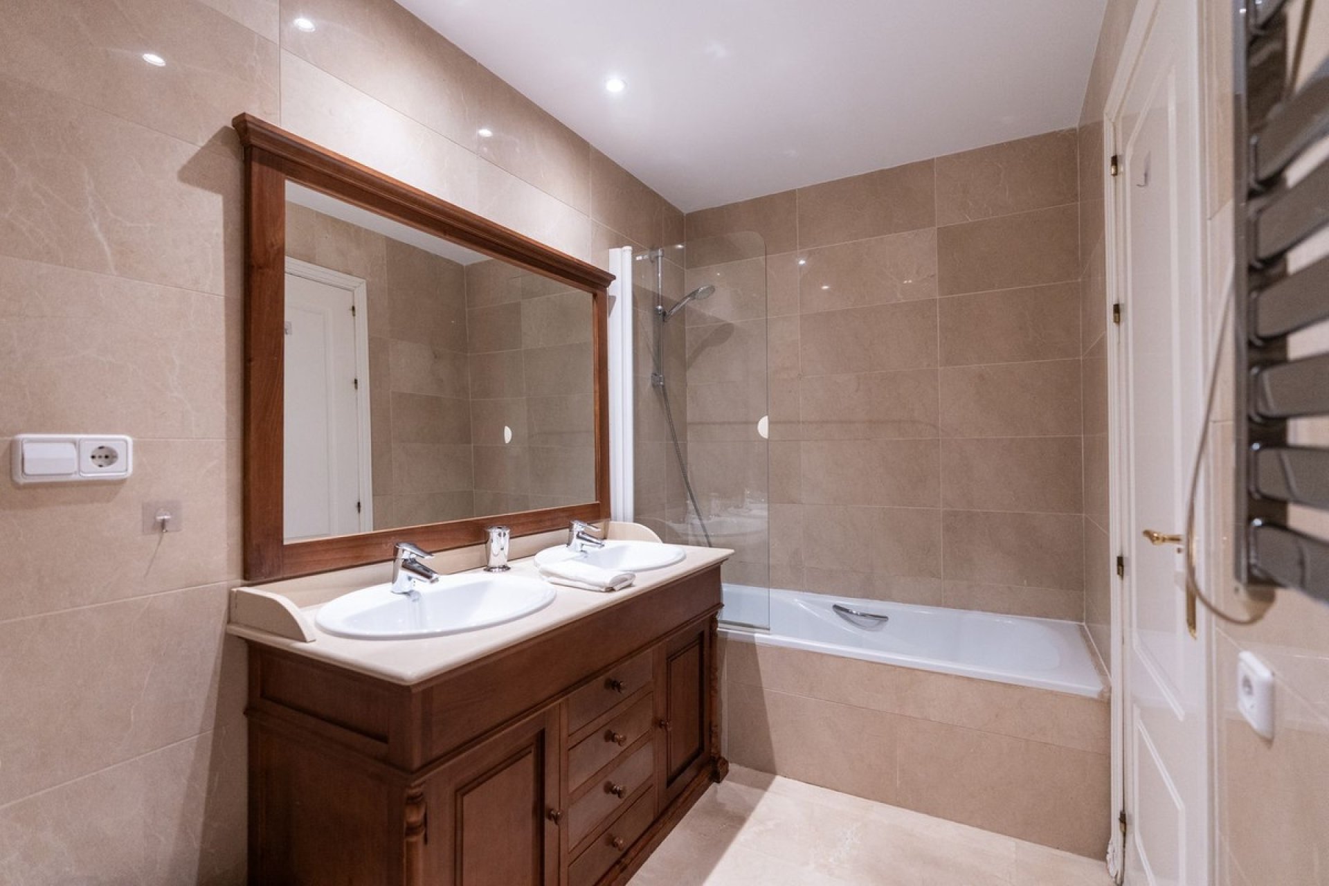 Resale - apartment - Benahavís - Los Arqueros