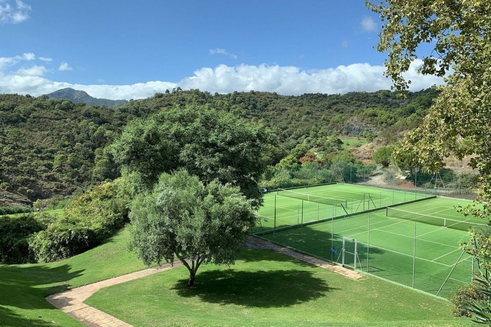 Resale - apartment - Benahavís - Los Arqueros