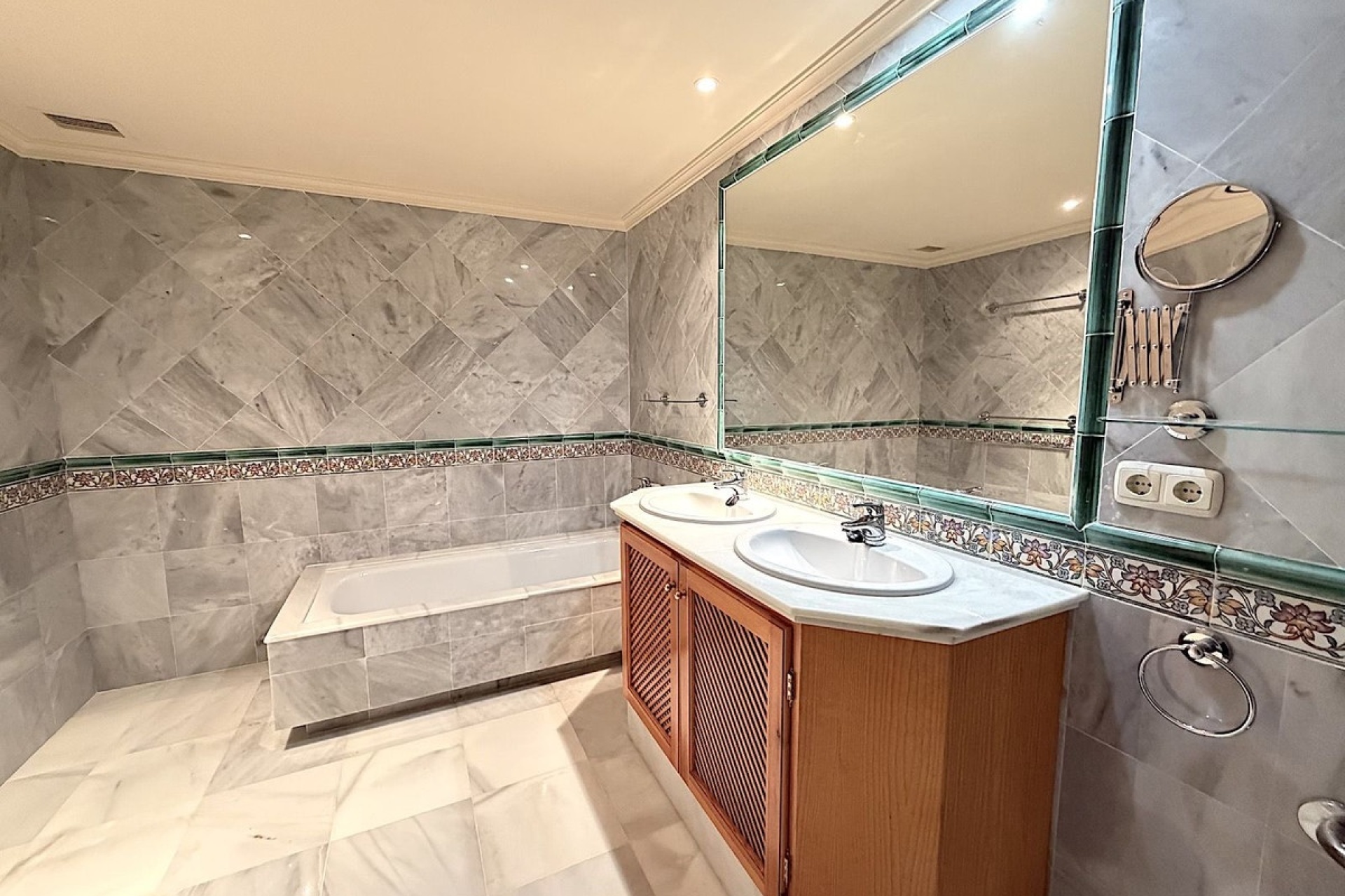 Resale - apartment - Benahavís - Monte Halcones