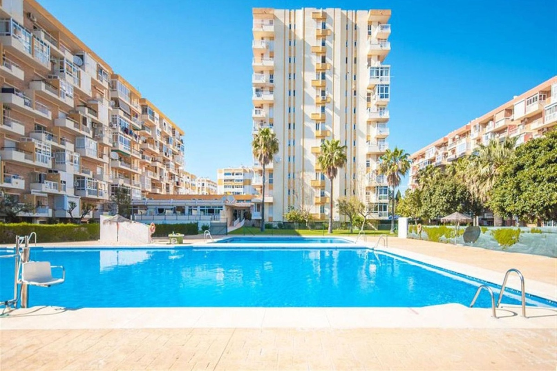 Resale - apartment - Benalmadena - Benalmadena Centro