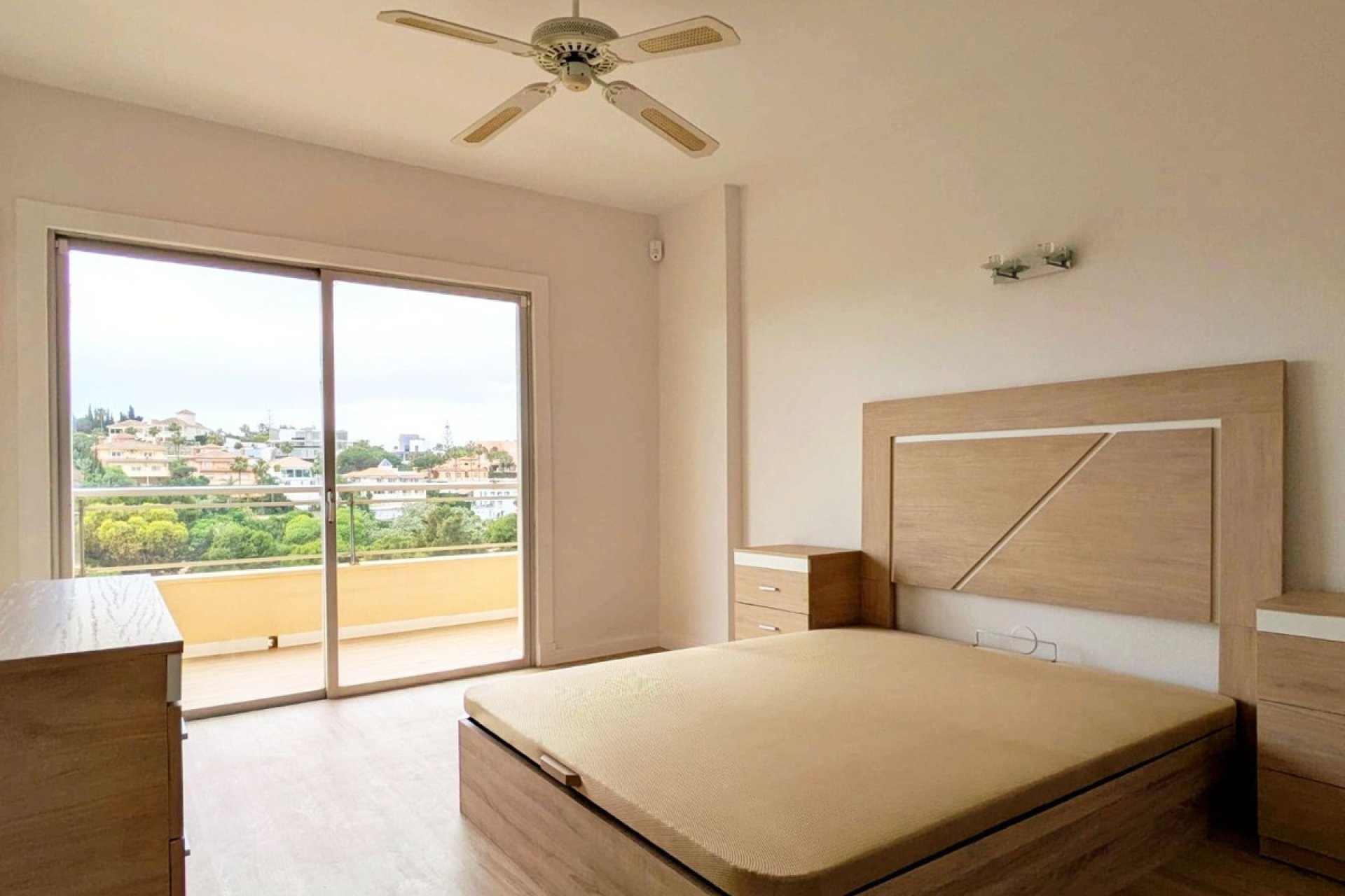 Resale - apartment - Benalmadena - Benalmadena Centro