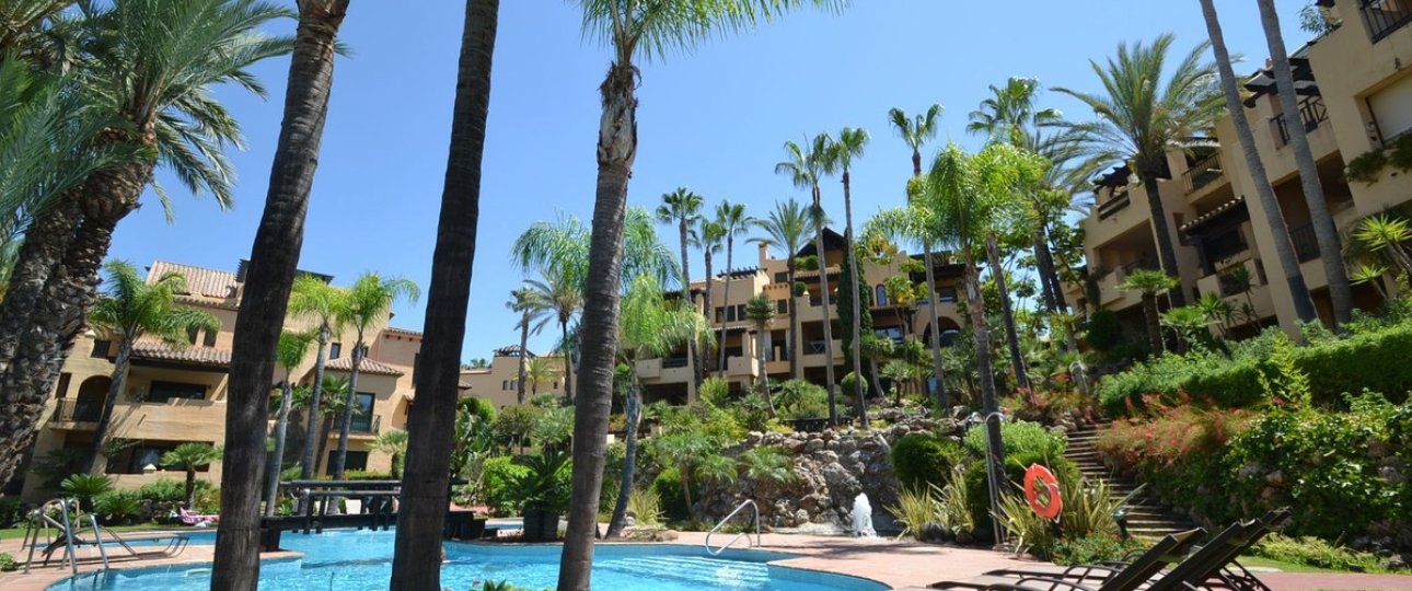 Resale - apartment - Estepona - Atalaya