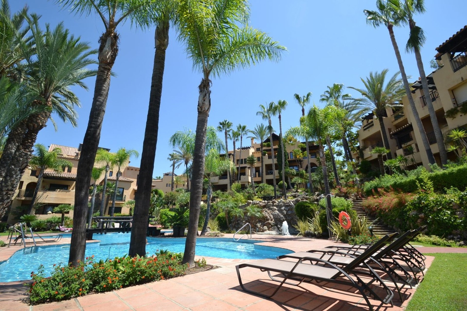 Resale - apartment - Estepona - Atalaya