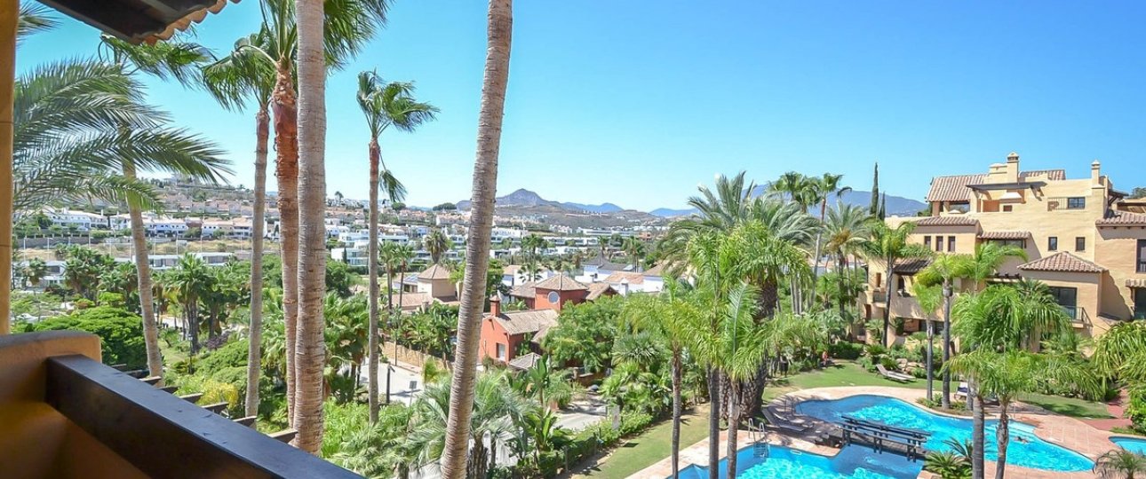 Resale - apartment - Estepona - Atalaya