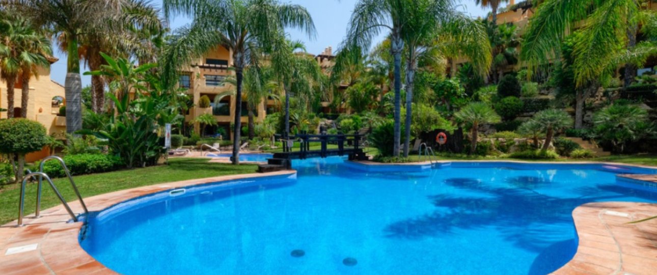 Resale - apartment - Estepona - Atalaya