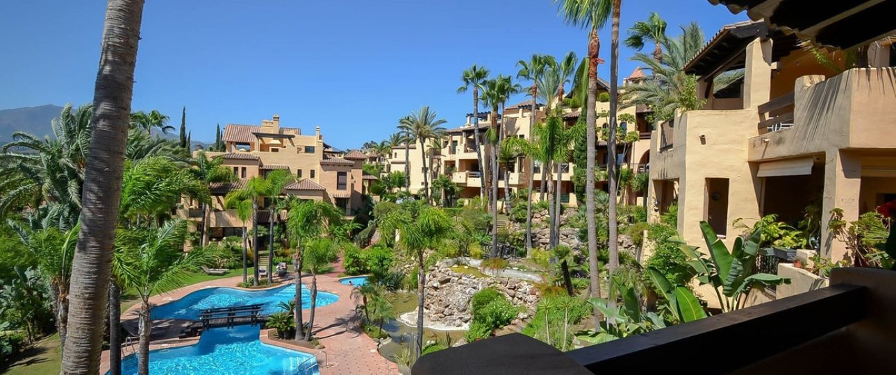 Resale - apartment - Estepona - Atalaya