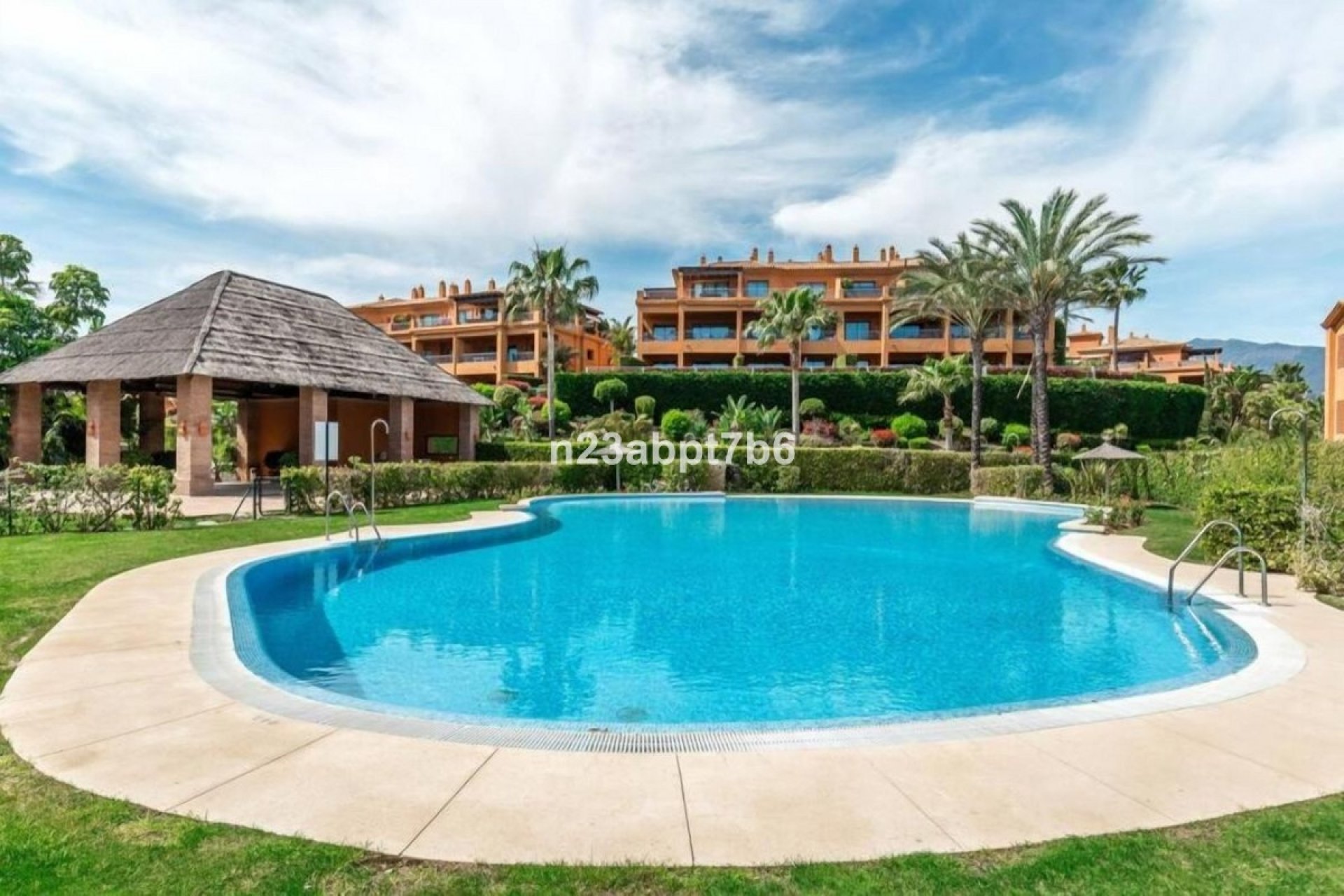 Resale - apartment - Estepona - Atalaya