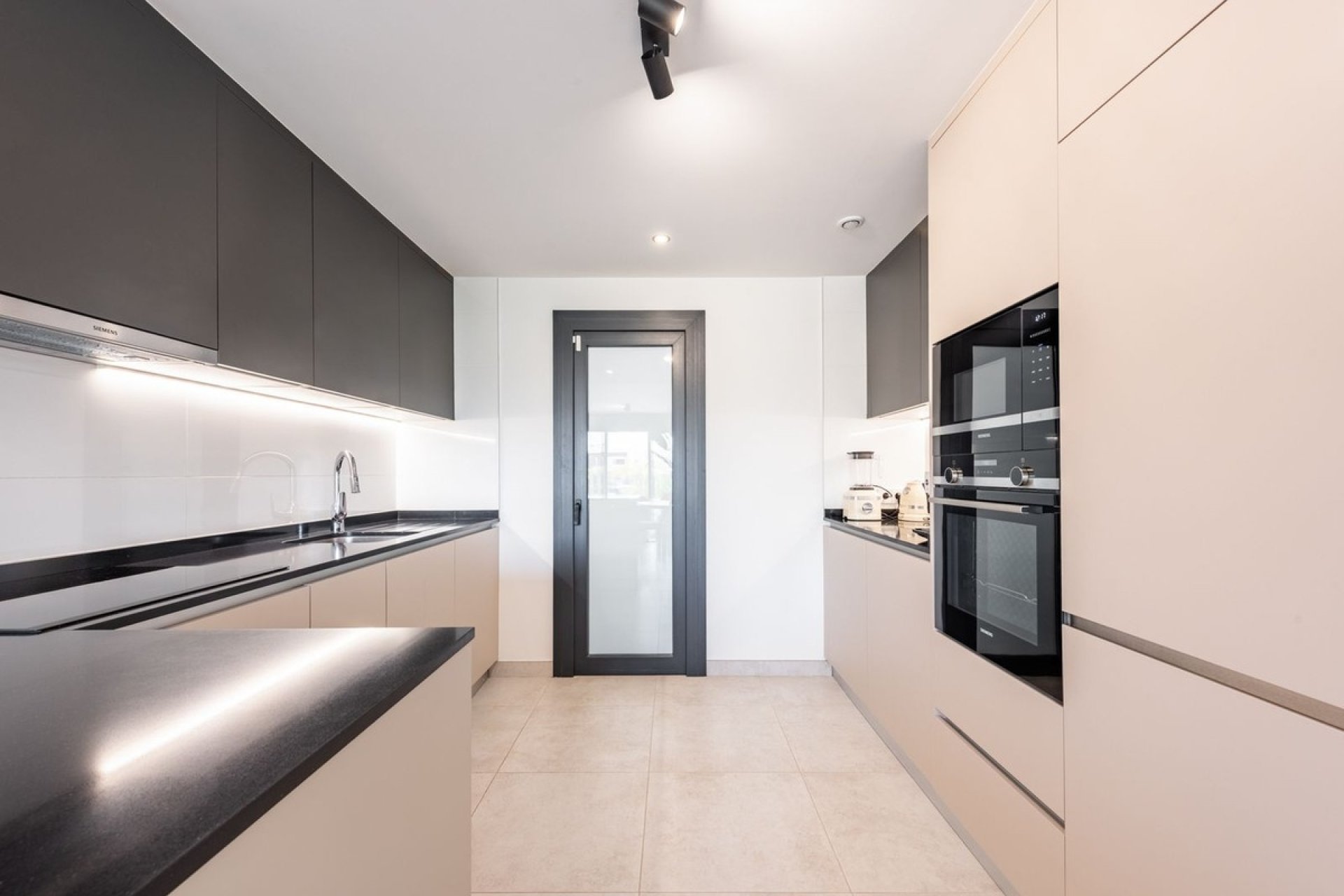 Resale - apartment - Estepona - Atalaya