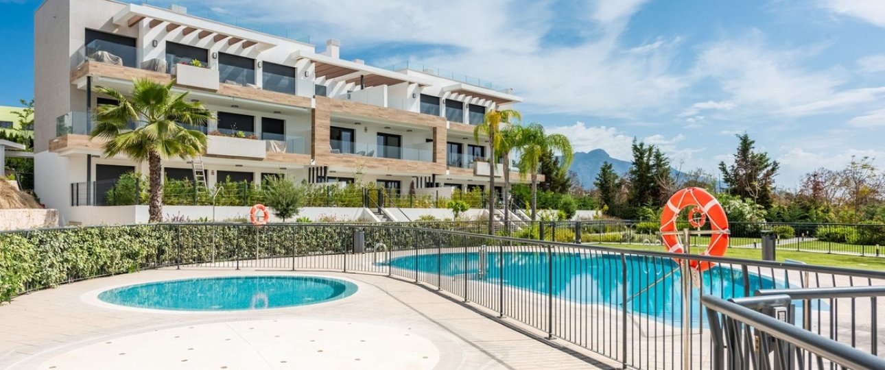Resale - apartment - Estepona - Atalaya