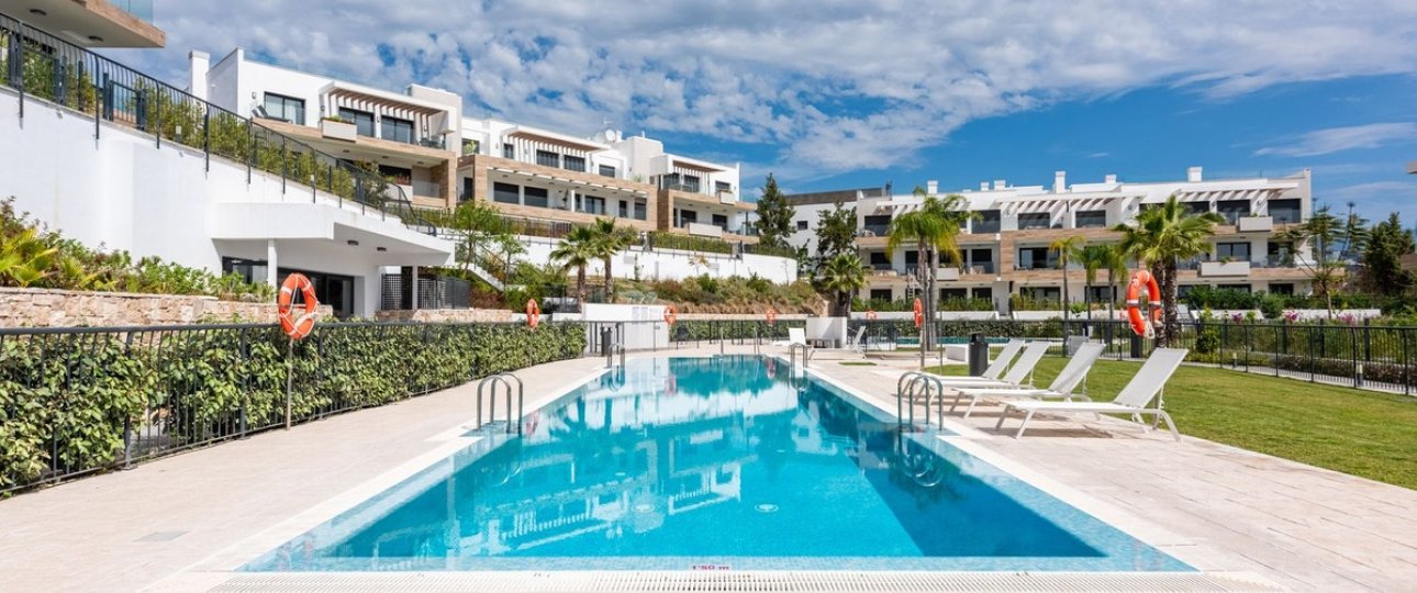Resale - apartment - Estepona - Atalaya