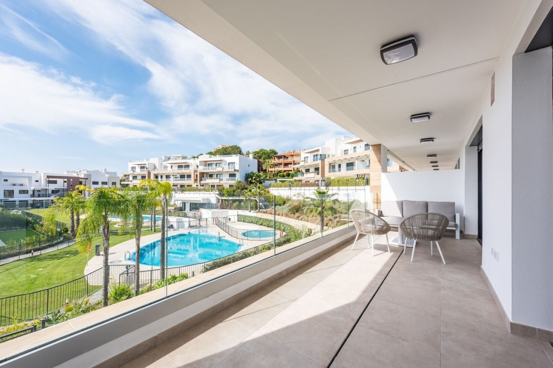Resale - apartment - Estepona - Atalaya
