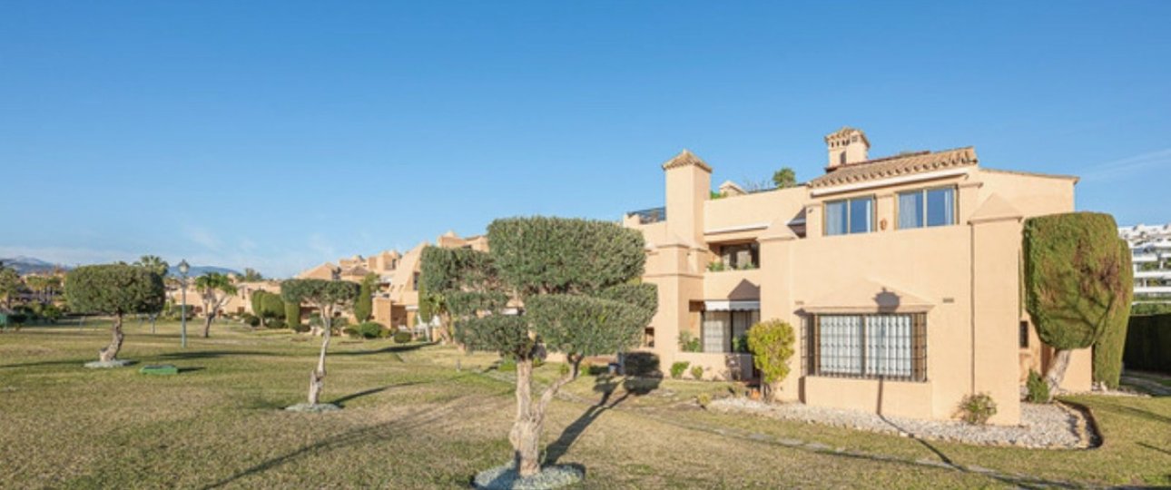 Resale - apartment - Estepona - Atalaya