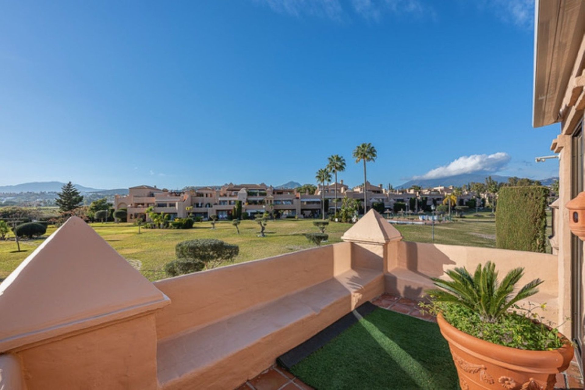 Resale - apartment - Estepona - Atalaya